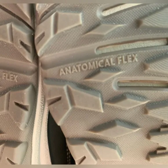 New Keen Women Waterproof Ankle Boots.