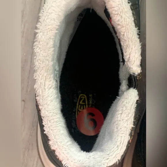 New Keen Women Waterproof Ankle Boots.