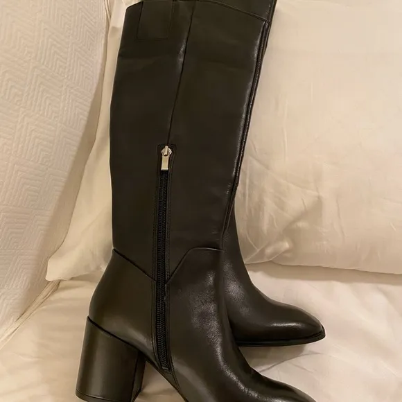 NEW!!! Nordstrom Black Leather Boots size (5.5)