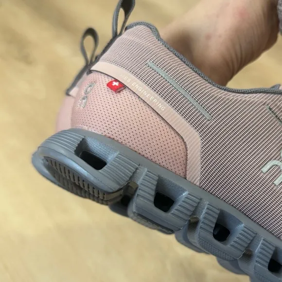 New! ON Cloud 5 Waterproof Running Shoes Rose/ Fossil Pink Womens Size US 6