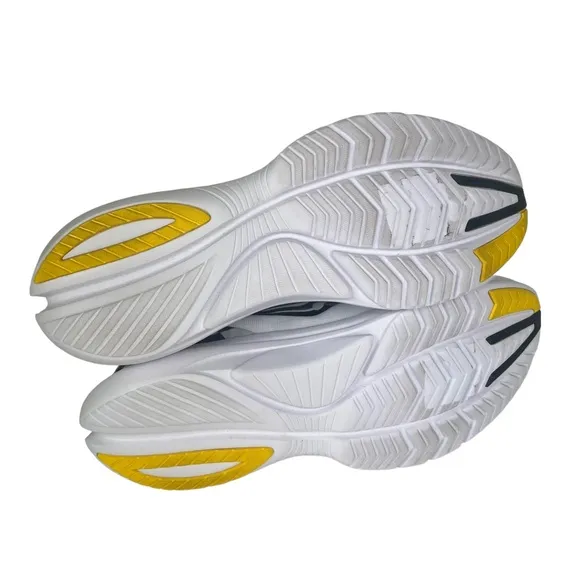 New SAUCONY Kinvara 12 Women's Size 11 Running Shoes Reverie Black White