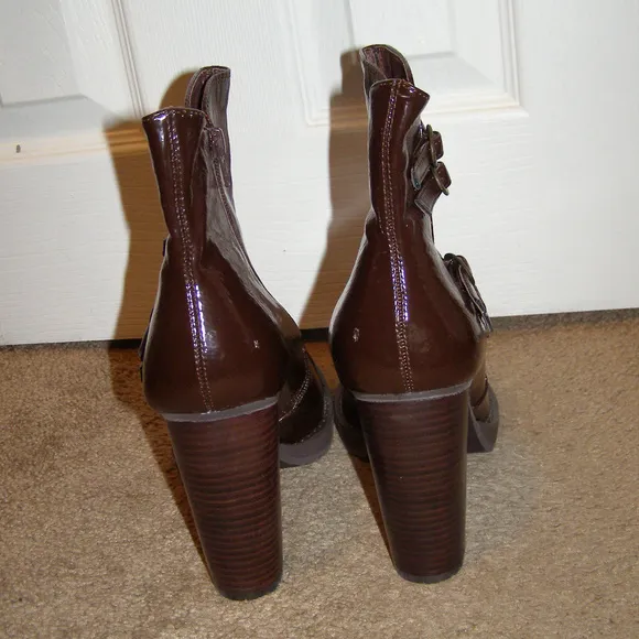 NEW size 9 Brown TWO LIPS ankle Boots Patent Leath