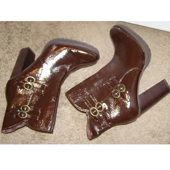 NEW size 9 Brown TWO LIPS ankle Boots Patent Leath