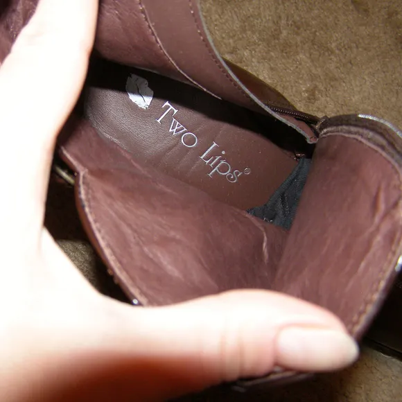 NEW size 9 Brown TWO LIPS ankle Boots Patent Leath