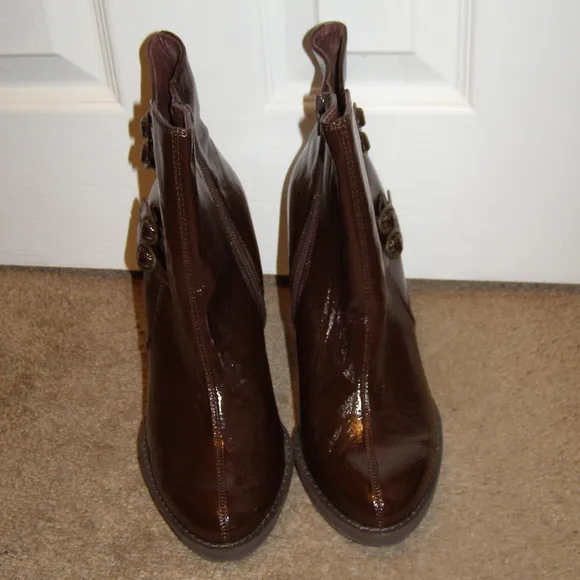 NEW size 9 Brown TWO LIPS ankle Boots Patent Leath