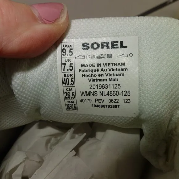 NEW Sorel Out N About III Low Women's 9 Sneakers Shoes Sea Salt Chalk Cream