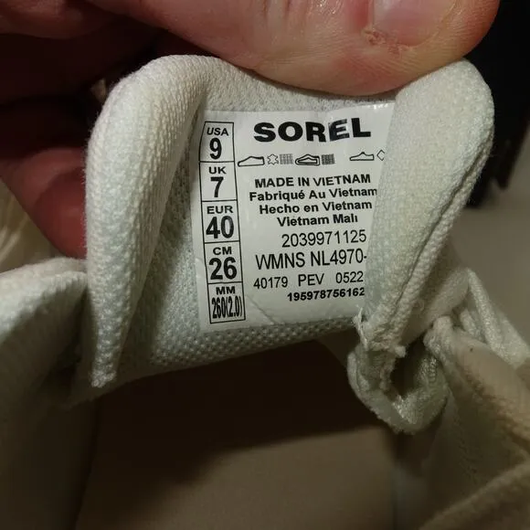 NEW Sorel Out N About III Low Women's 9 Sneakers Shoes Sea Salt Chalk Cream