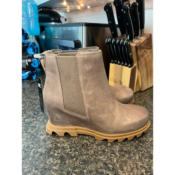 New Sorel Women's Joan of Arctic Wedge III Chelsea Boot — Waterproof Leather