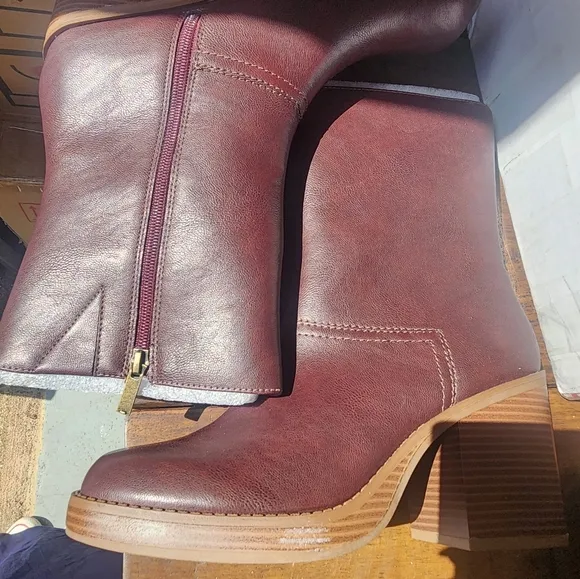 New Sun ÷ Stone Denverr Womens Faux Leather Embossed boots