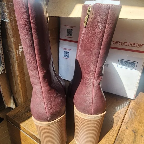 New Sun ÷ Stone Denverr Womens Faux Leather Embossed boots