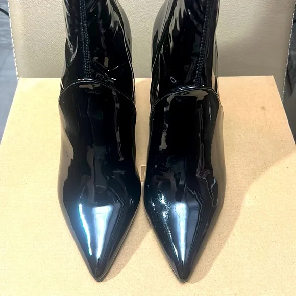 NEW, Super soft patent leather style booties, Sz 9.5