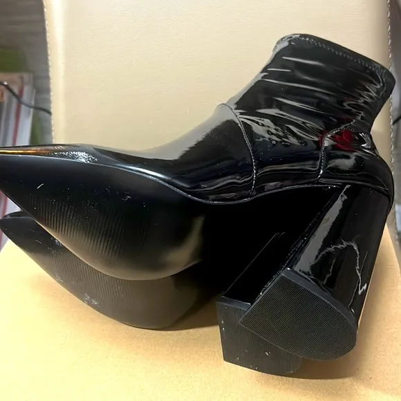 NEW, Super soft patent leather style booties, Sz 9.5