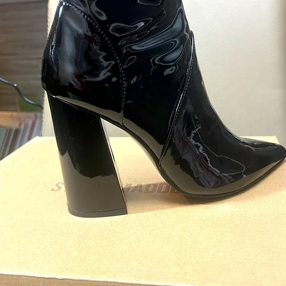 NEW, Super soft patent leather style booties, Sz 9.5