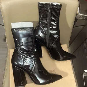 NEW, Super soft patent leather style booties, Sz 9.5