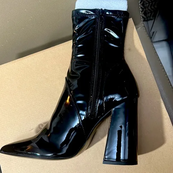 NEW, Super soft patent leather style booties, Sz 9.5