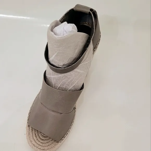 New- TREASURE &amp;  BOND Gray Platform &quot;Sannibel&quot; Wedge Sandals Sz 9. 5