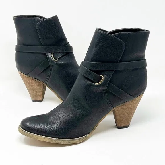 NEW Very Volatile Faux Leather Ankle Boots. Black. Size 10