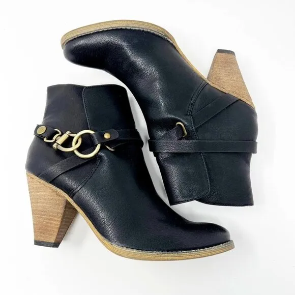 NEW Very Volatile Faux Leather Ankle Boots. Black. Size 10