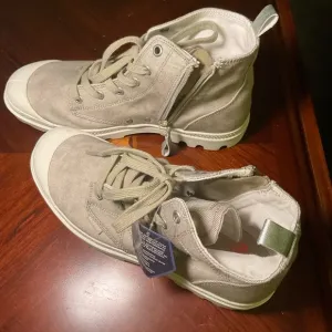 NEW With Tags. Palladium Ankle Boots in Light Gray.Size 9