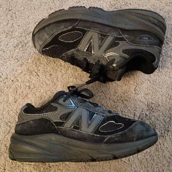 New Balance 990v6 Boys Toddler Triple Black Size 10 Sneakers PRE-OWNED