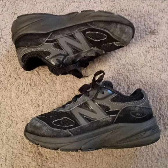 New Balance 990v6 Boys Toddler Triple Black Size 10 Sneakers PRE-OWNED