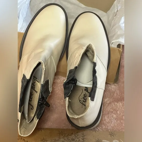 NIB Free People James Chelsea Leather Boots in White Size 40