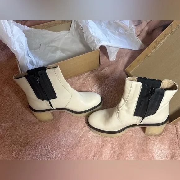 NIB Free People James Chelsea Leather Boots in White Size 40