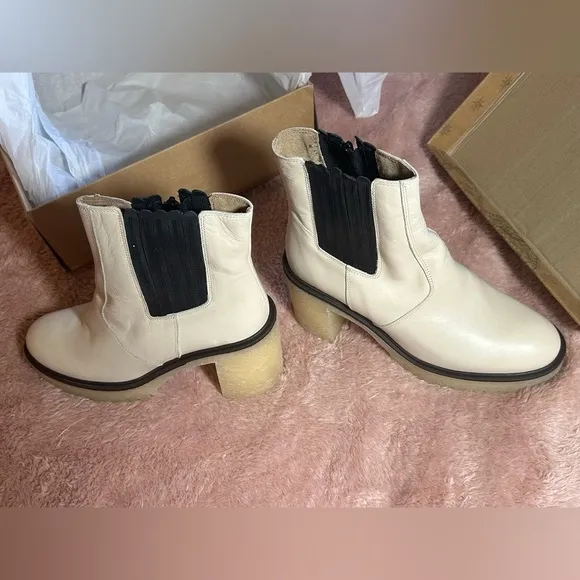 NIB Free People James Chelsea Leather Boots in White Size 40