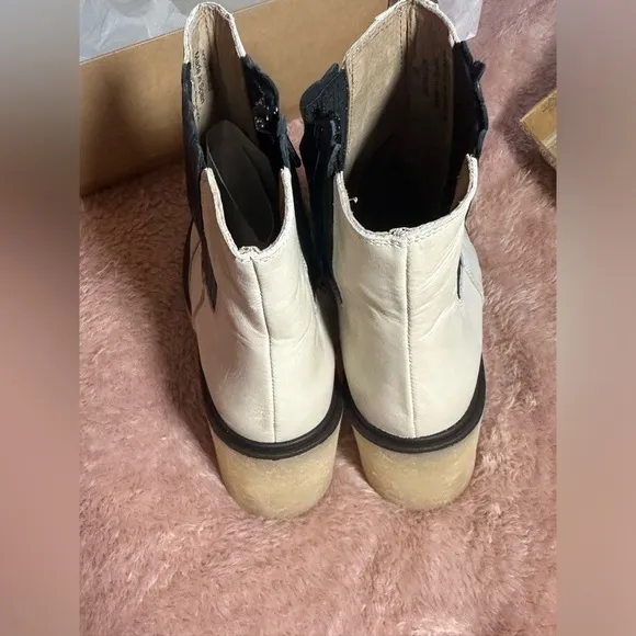 NIB Free People James Chelsea Leather Boots in White Size 40