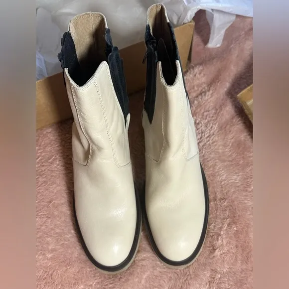 NIB Free People James Chelsea Leather Boots in White Size 40