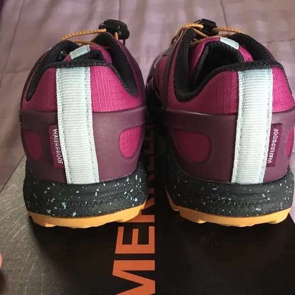 NIB Merrell girls altalight hiking shoes.
