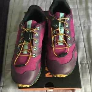 NIB Merrell girls altalight hiking shoes.