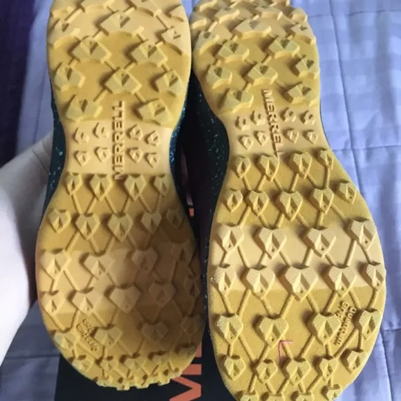 NIB Merrell girls altalight hiking shoes.