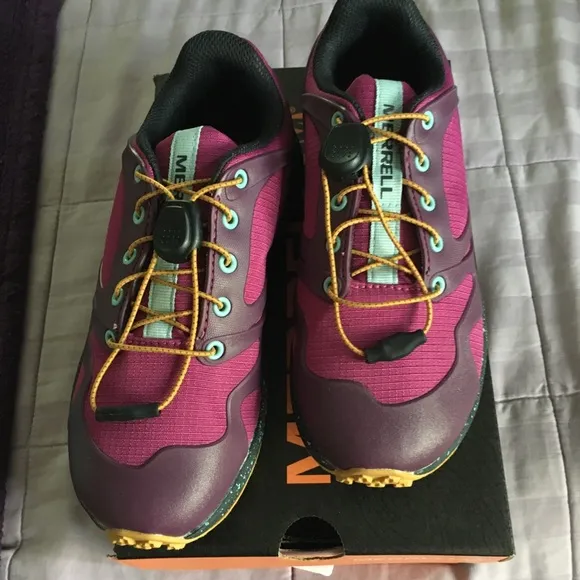 NIB Merrell girls altalight hiking shoes.