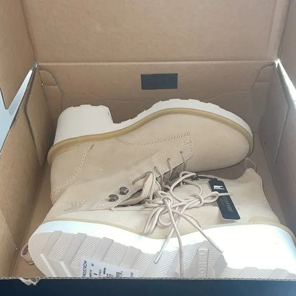 NIB Sorel hi-line heel lacce boots