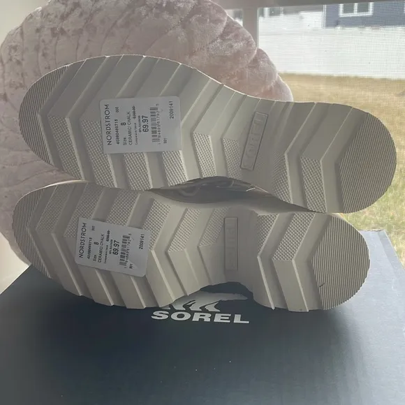 NIB Sorel hi-line heel lacce boots