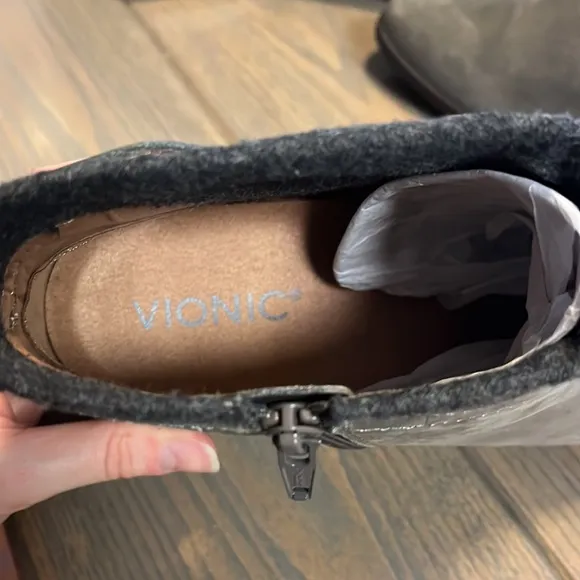 NIB Vionic Hope Joslyn Heeled Ankle Boot in Charcoal