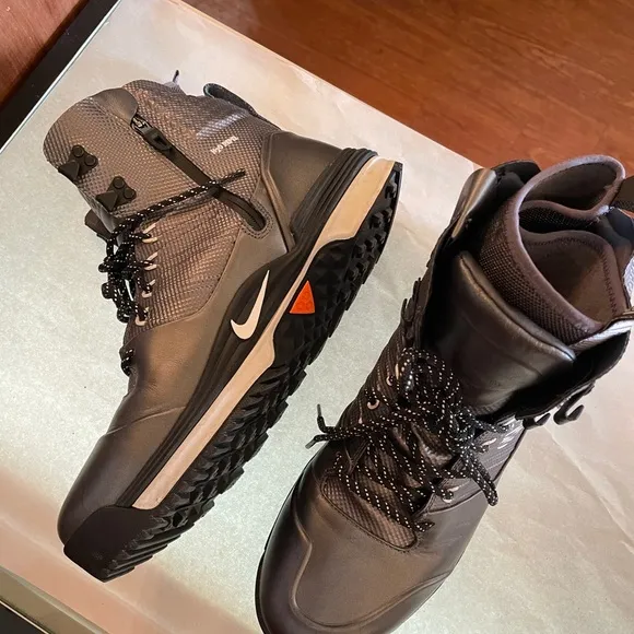 Nike ACG gray color  Leather Boots