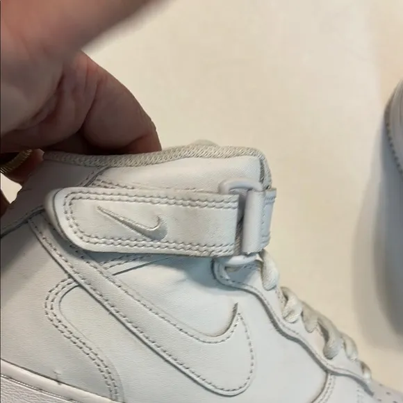 NIKE AIR FORCE 1 Youth Size 4.5 High Top Sneakers Easy On Mid Basketball
