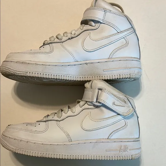 NIKE AIR FORCE 1 Youth Size 4.5 High Top Sneakers Easy On Mid Basketball