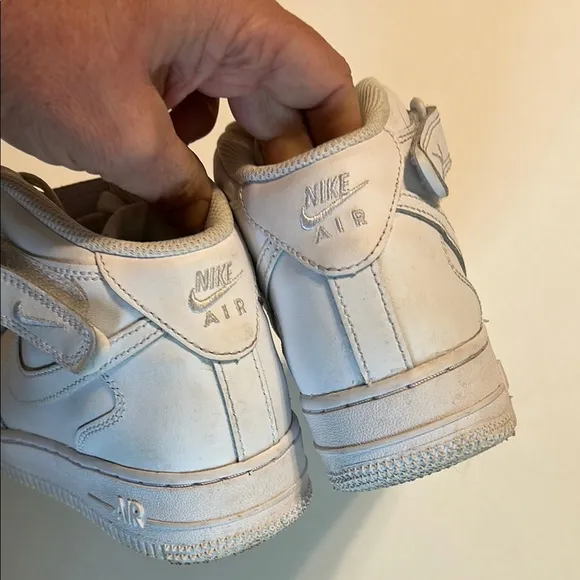 NIKE AIR FORCE 1 Youth Size 4.5 High Top Sneakers Easy On Mid Basketball