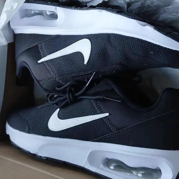 Nike Air Max Intrlk Lite Women's Shoes, Black/White, Size 7 NEW IN BOX NWT