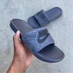 NIKE BENASSI SE JUST DO IT SLIDES DARK GREYS 3Ds