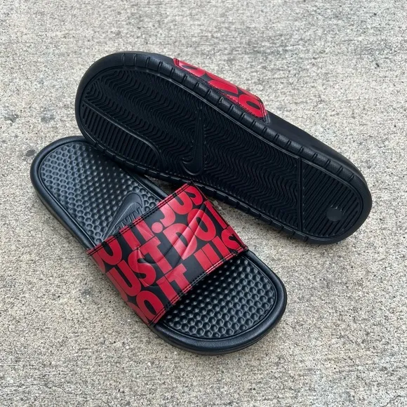 NIKE BENASSI SLIDES JUST DO IT BLACKS UNIVERSITYS REDS SWOOSH