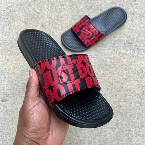 NIKE BENASSI SLIDES JUST DO IT BLACKS UNIVERSITYS REDS SWOOSH