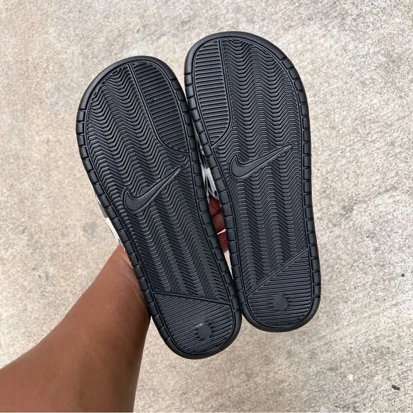 NIKE BENASSI SLIDES JUST DO IT BLACKS WHITES SWOOSH PRINTS