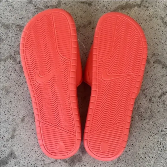 NIKE BENASSI SWOOSH SLIDES TEAM LASER ORANGES FLIP FLOP SANDAL ORANGE