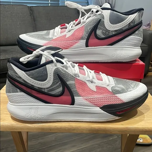 Nike Kyrie 8 size 18 New without box