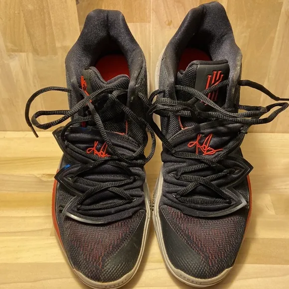 Nike Men's Black and Red Basketball Shoes