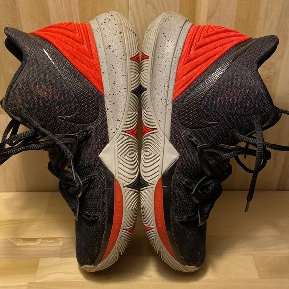 Nike Men's Black and Red Basketball Shoes